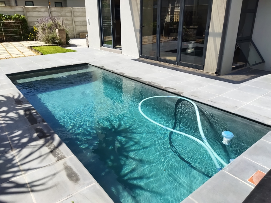 5 Bedroom Property for Sale in Parklands North Western Cape